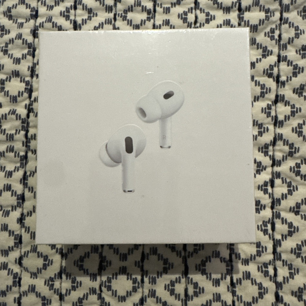 Apple AirPods Pro 2nd Generation with MagSafe Wireless Charging Case - White